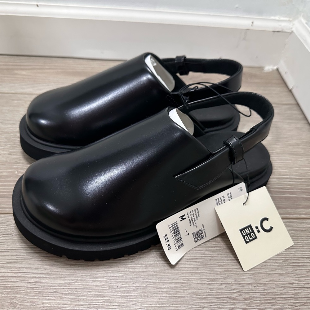 Uniqlo Classic Black Clogs - Picture 2 of 8